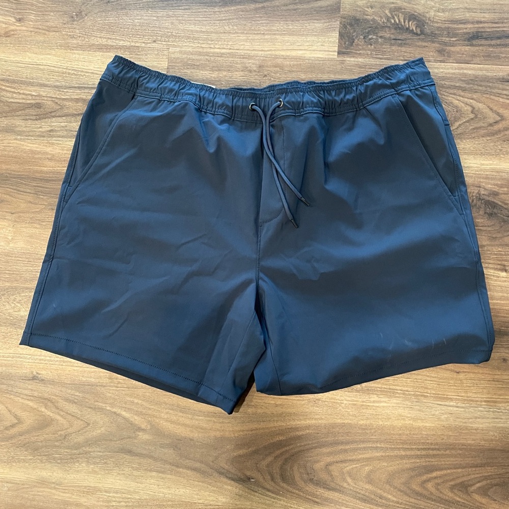 Men’s Size XXL navy Tech Pull On Short. Drawstring waist, zip back pocket. NWT.